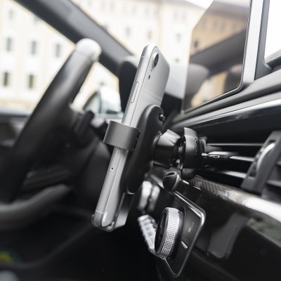 bilhållare Automatiskt klämfäste till mobil, fästs i fläktventilen i bilen.