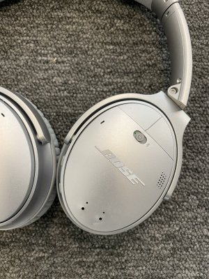 Bose QuietComfort 35 I Trådlösa hörlurar med brusreducering Silver Demo vara synbara hål