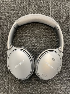 Bose QuietComfort 35 I Trådlösa hörlurar med brusreducering Silver Demo vara synbara hål